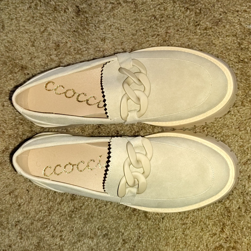 CCocci Cream Madison Loafers with Chain Detail Sz 39 (8.5)